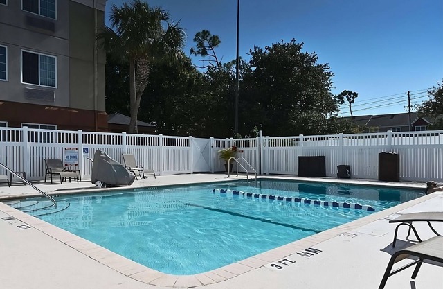 Indulge in Home Like Comfort! Free Parking, Outdoor Pool, Near Freedom Lake Park