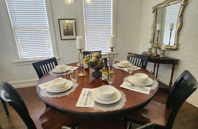 Indulgent Downtown Retreat - Beautiful Historic Home - Capital Heights