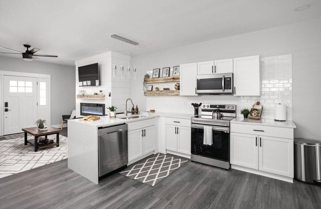 Downtown Gem | Sleeps 6 | Modern Haven