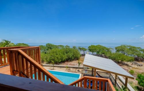 Infinite Sea - 3 bed 2 bath Upper Unit Caye Caulker