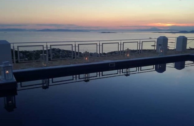 Infinity Blue Suites - Bungalow with sea view and pool