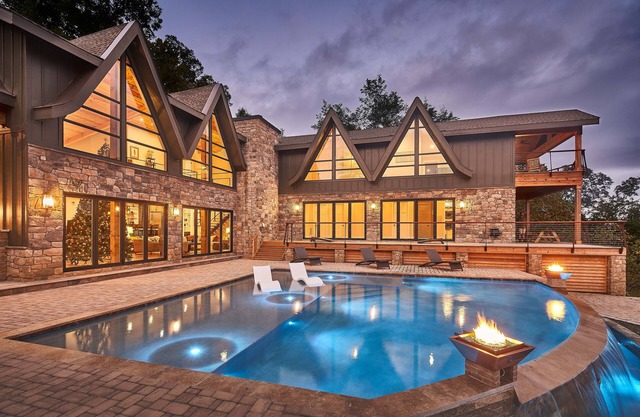 Heated Pool & close to Downtown Blowing Rock is a 5Bdrm Villa w/ luxury views