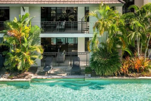 Infinity's Edge - Poolside Retreat at Temple Resort
