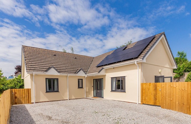 Inglewood - Four Bedroom House, Sleeps 8