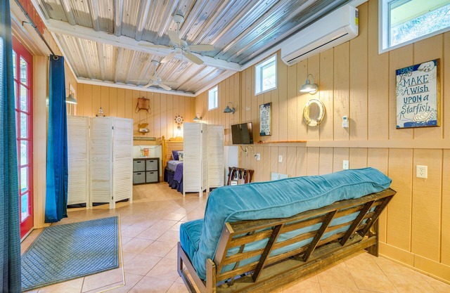 Inglis Studio Home w/ Covered Patio & Grill!