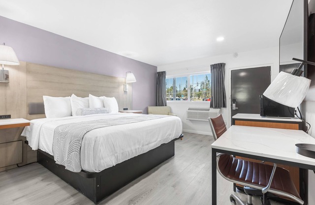 Inland Inn & Suites