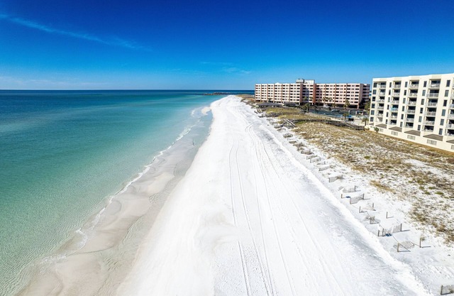 Inlet Reef 617 2 Bedroom Condo by RedAwning