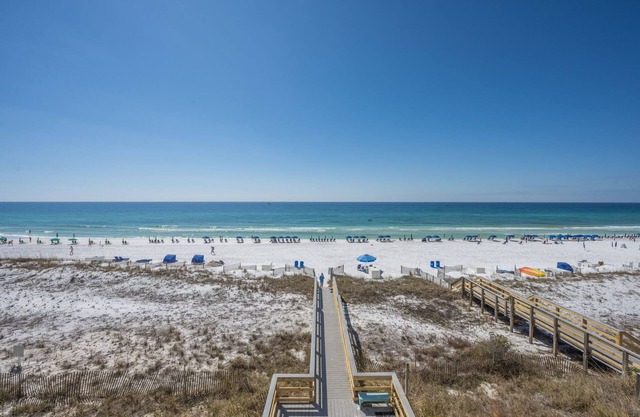 The Inn At Crystal Beach # 305: 3 BR / 3 BA condo à Destin, pour 12 personnes