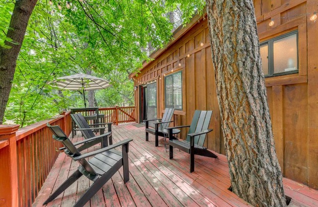 Inn of the Mountain Goats Ruidoso Cabin with Deck!