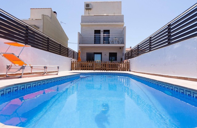 INNOUTHOME MAGNIFIQUE MAISON FAMILIAL AVEC PISCINE, BBQ ET CLIM 11 SETEMBRE
