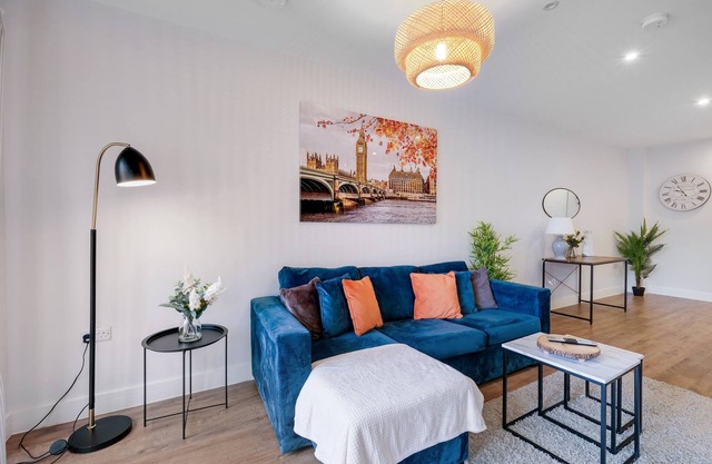 Innovative Executive 5 Bedroom Home in Purley