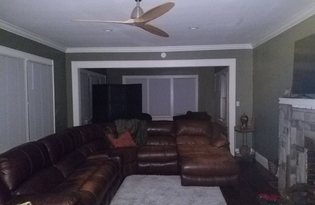 Inntownsuites- 2300 sq. ft. house, large rooms, Walking distance to restaurants.