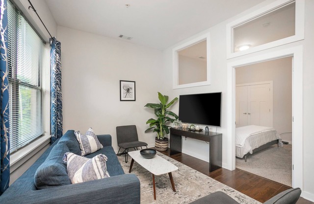 Inquiry for Week Day Special / Free Parking / 2BD by Zen Living