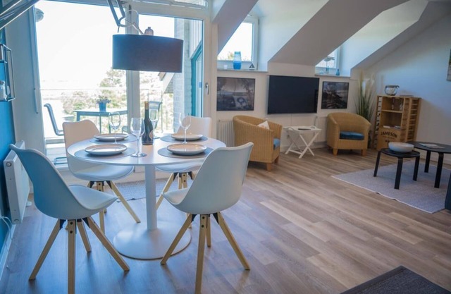 Inselblume 78 - vacation home with beach chair in Burgtiefe