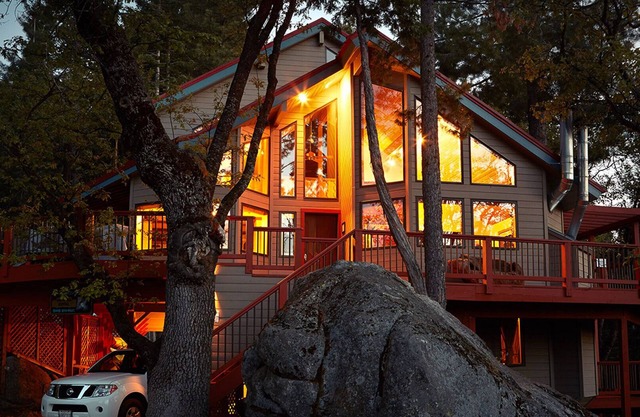 À l'intérieur de Yosemite N. P. Portes!, Nos chambres confortables sont à quelques minutes des attractions de la vallée.