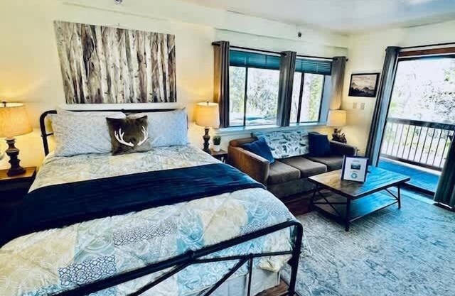 Inside Yosemite Park-Cozy Corner Unit-Sleeps 4