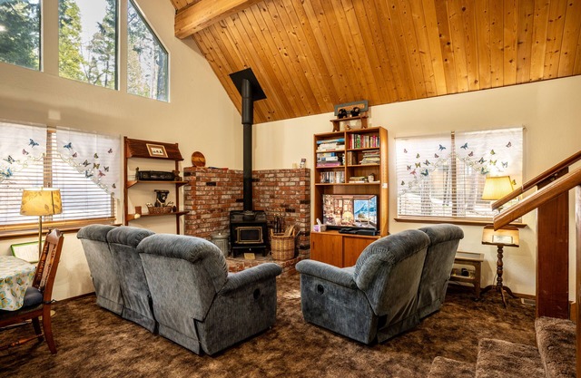 Inspiration Inn est un chalet confortable situé dans le village de Big Trees - une excellente cabine de ski!