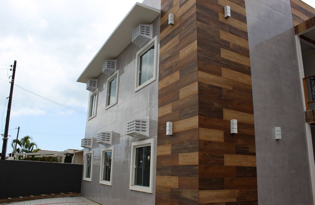 MAISON AVEC PISCINE - 16 PERSONNES