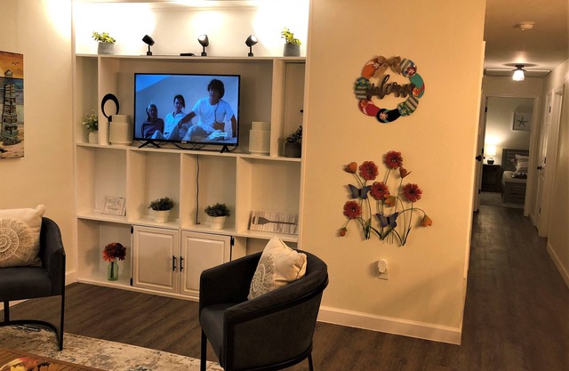 Insta-Worthy Newly Renovated in Heart of DT Pcola