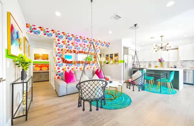 InstaWorthy NoHo Gem: Near Universal Studios - Hot Tub - BBQ - Free Parking!