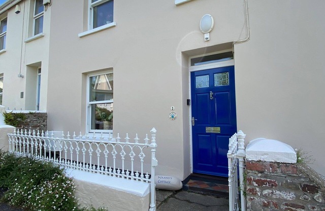 Instow period cottage, sleeps 6, close to beach, dog friendly