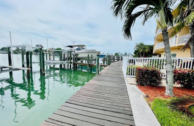 Inter-coastal Piece of Paradise ? Walk to Beach