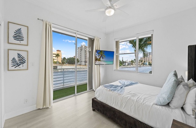 Intercostal beauty with heated pool + Spa!