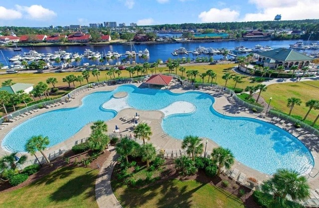 Intercostal Waterway Hotel Style Room -- 5 min from the beach!