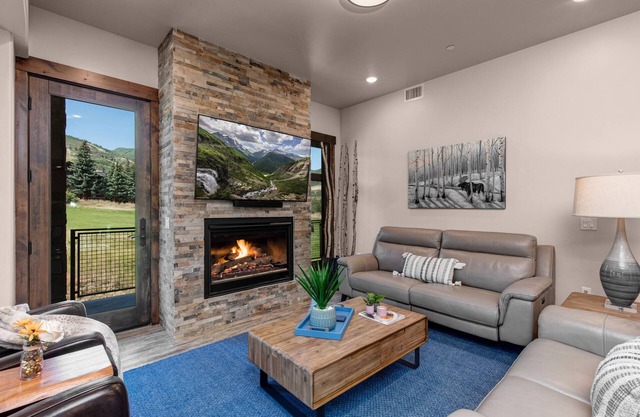 Interior Design, Luxury Community Amenities, Free Shuttle + Pet-Friendly!