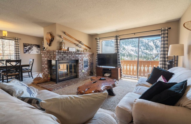 Magnifique condo avec certaines des meilleures vues que June Lake a à offrir