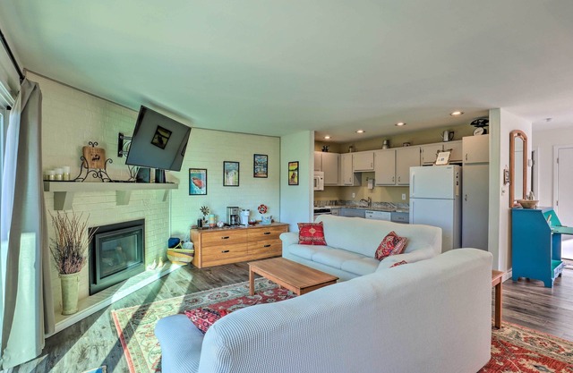 Interlaken Villa w/ Patio, Steps to Ridge Resort!