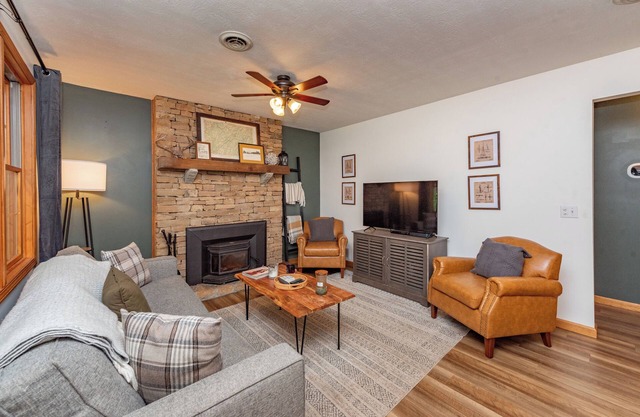 Cozy Cottage - Cabane acceptant les animaux de compagnie avec bain à remous, foyer et grill