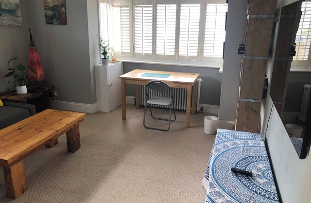 Inviting 1BD Flat - 20 mins to Brighton Beach!