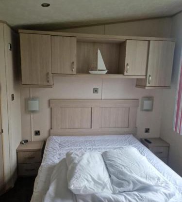 Inviting 2-Bed Caravan on Combe Haven Holiday Park