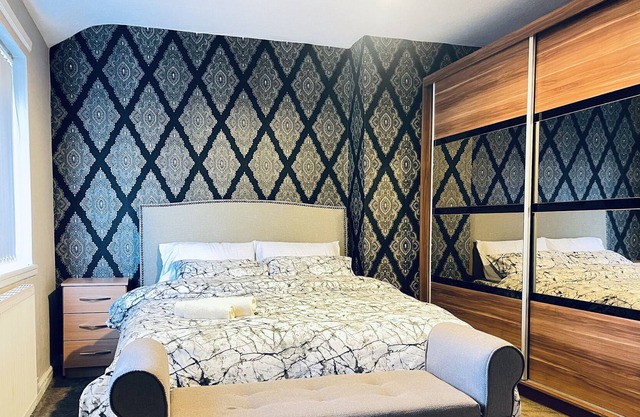 Inviting 3 -Bed House in Birmingham