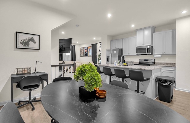 Inviting 3-bedroom townhome in delightful Portsmouth