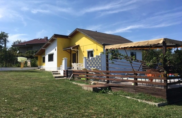 Inviting 4-Bed Villa in Dolishte