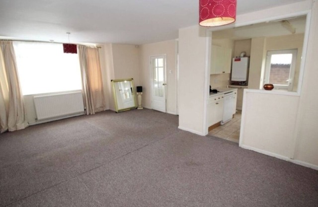 Inviting 5-Bed House in Stockport bramhall