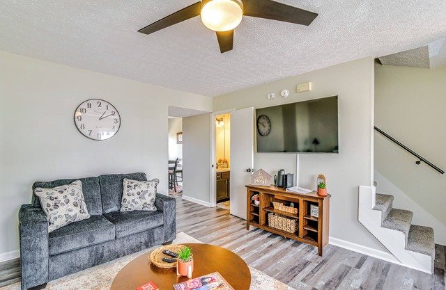 Inviting Bowling Green Escape w/ Smart TVs!