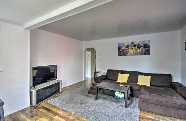 Inviting Bremerton Home Near Hiking & History