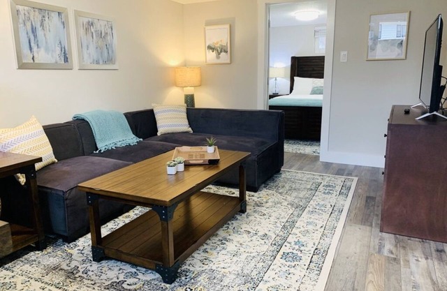 Bungalow accueillant à côté de l'UNC - Vélos de croisière gratuits!