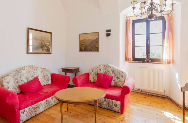 Petit château romantique dans la montagne autrichienne Nockbergen