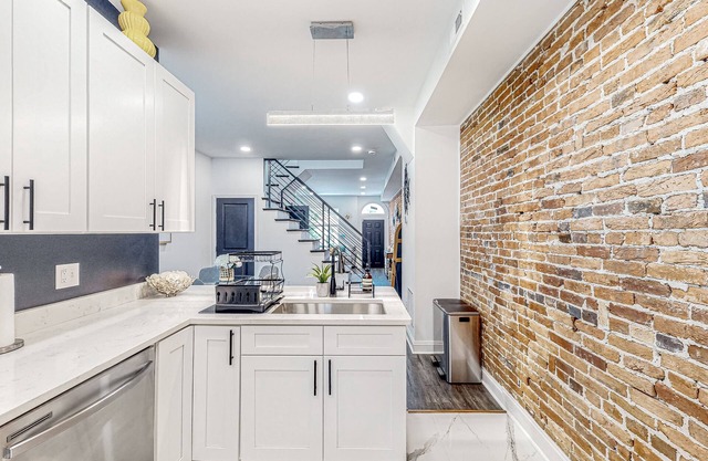 Inviting dog-friendly home with fireplace, full kitchen, central AC, & W/D