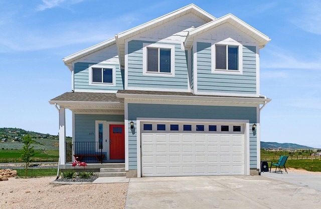 Inviting home with firepit, mountain view, sauna, skiing nearby, & W/D