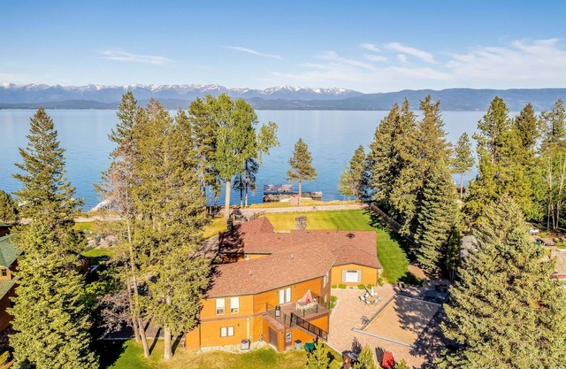 Inviting lakefront homes with hot tub, dock, game room, firepit, & washer/dryer