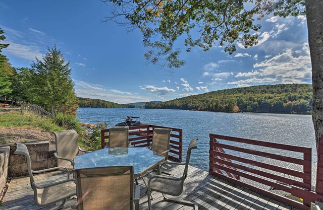 Inviting Lakefront Home: Seasonal Boat Dock!