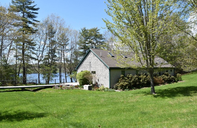 Inviting lakeside spot with stunning sunsets in Midcoast Maine