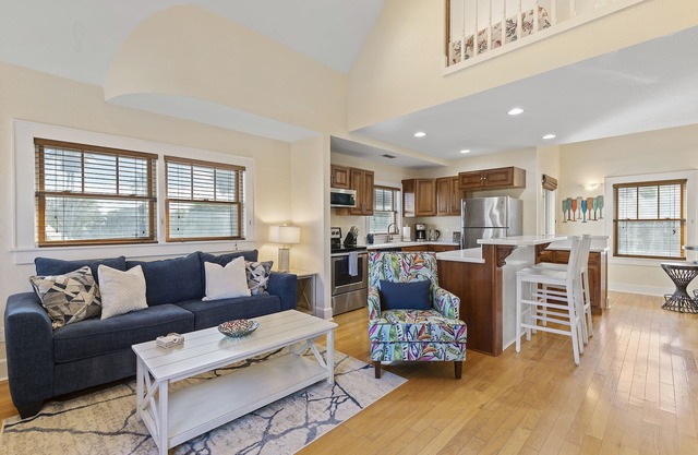 Inviting Lofted Cottage Near Flagler Ave