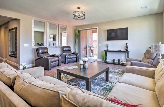 Inviting Reno Abode: Ski, Explore & Relax!