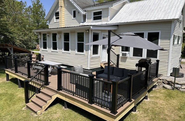 NOUVELLE LISTE! Accueil pour les chiens, au bord de la rivière avec cuisine complète, cheminée et foyer